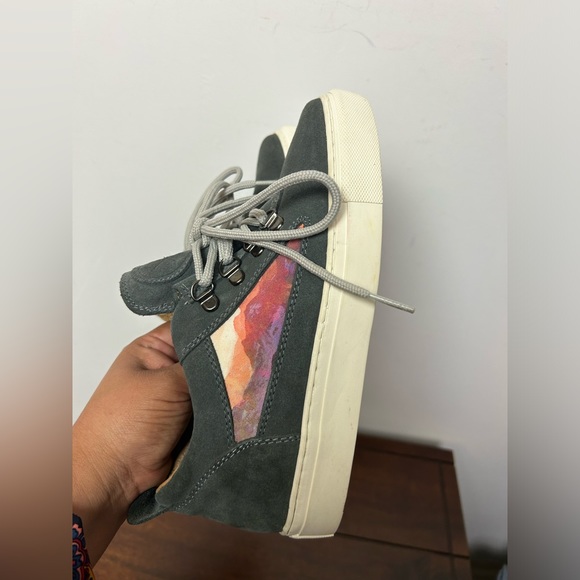 INKKAS SNEAKERS SHOES WOMENS SUEDE GRAY TIE FRONT SIZE 7 - Picture 6 of 10